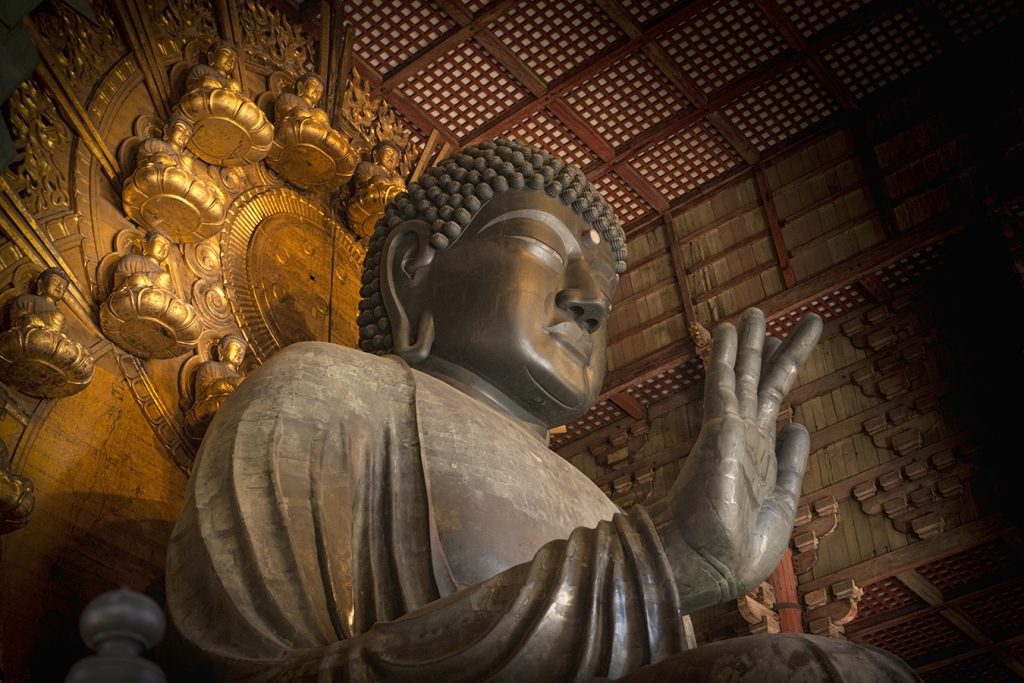 東大寺の大仏：像の高さは約15メートル、台座も合わせると18メートルもある