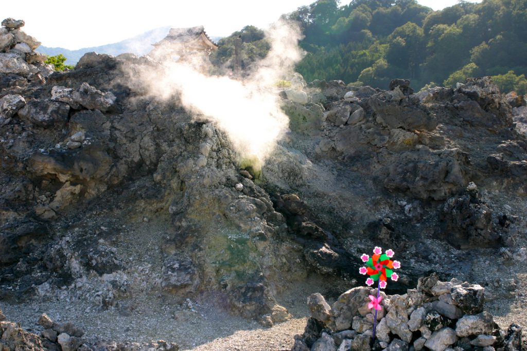 宇曽利湖畔の火山性ガスを含む水蒸気